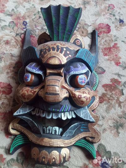 Маска интерьерная. Дерево