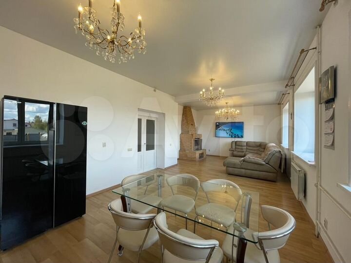 Коттедж 305 м² на участке 12 сот.