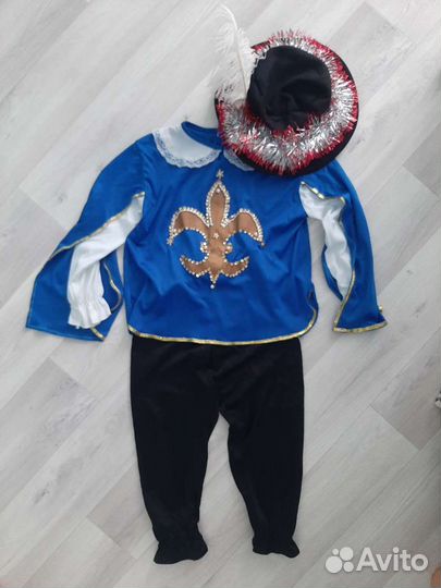 Новогодний костюм мушкетер