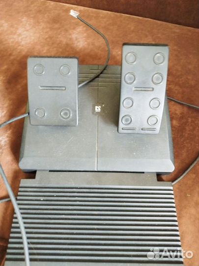 Игровой руль с педалями