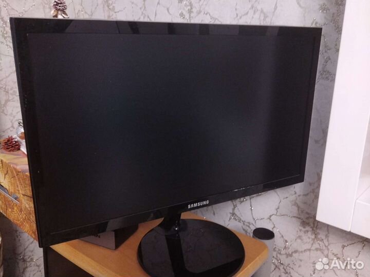 Монитор Samsung S19F350HNI