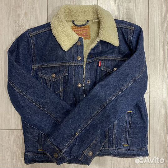 Джинсовая куртка levis (шерпа) size M