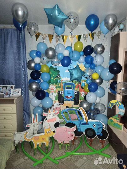 Фотозона Синий трактор (аренда)