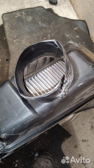 Корпус воздушного фильтра Toyota Land Cruiser