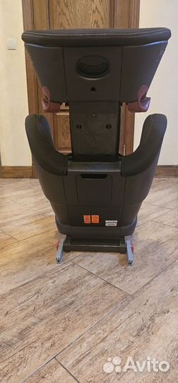 Автомобильное кресло