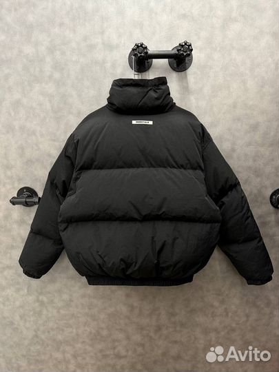 Пуховик Fear Of God Essentials дутый (хит 2025)