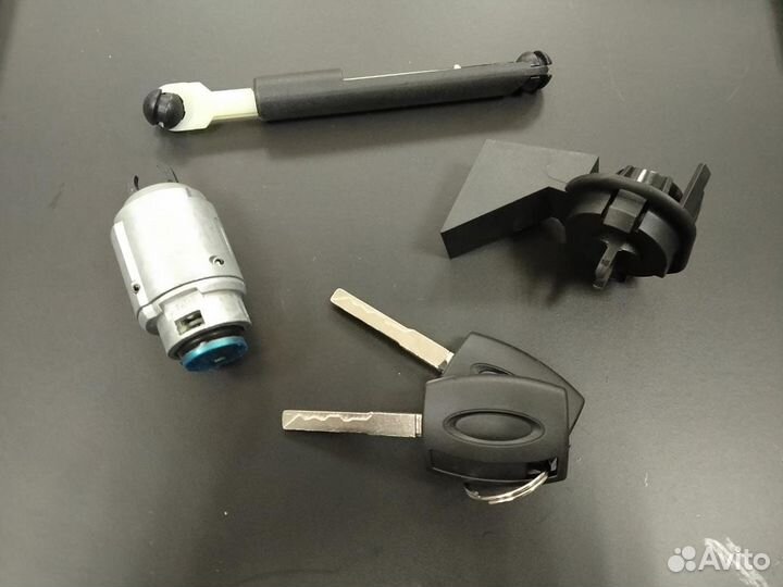 Замок капота Форд Фокус 2