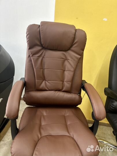 Офисное кресло руководителя с массажем