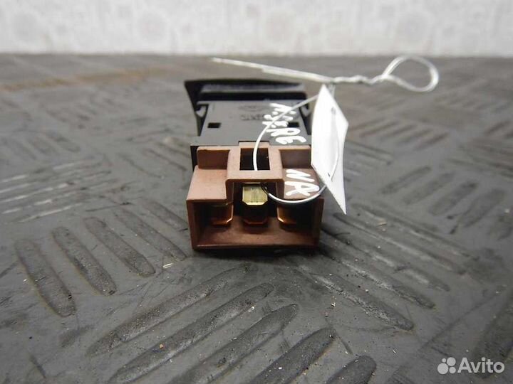 Кнопка обогрева заднего стекла Nissan Serena