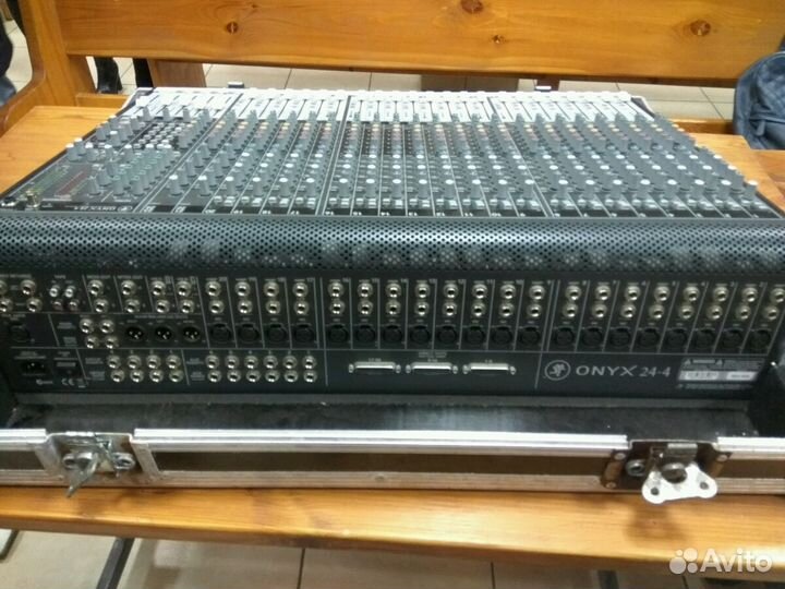 Микшерный пульт Mackie Onyx 24-4