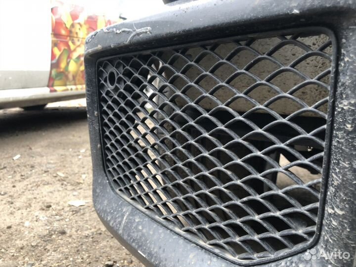 Mercedes G-klasa W463 решетка бампера правая