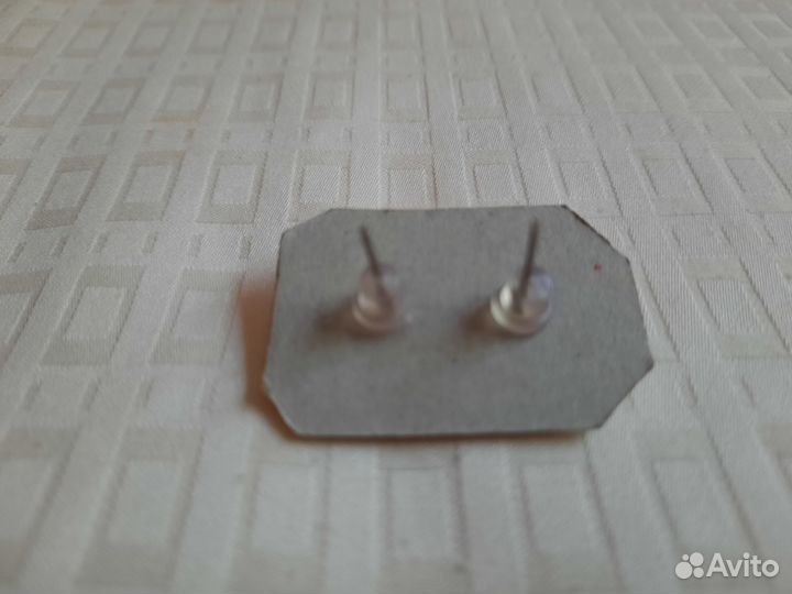 Серьги гвоздики