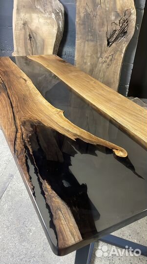Стол из эпоксидной смолы и слэба