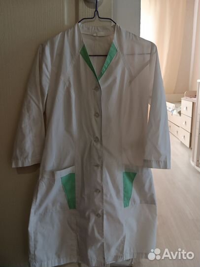 Белый медицинский халат женский