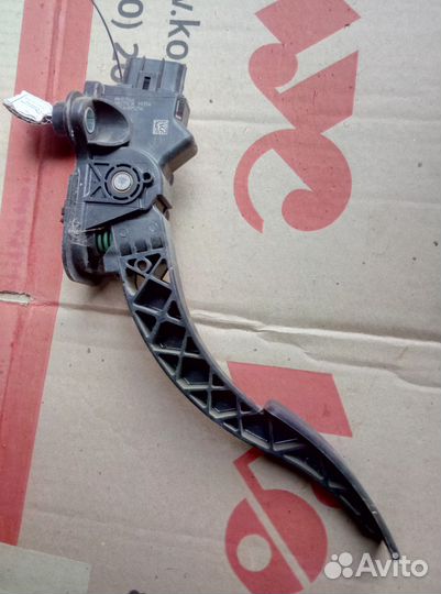 Педаль газа Mitsubishi Outlander XL MN101544