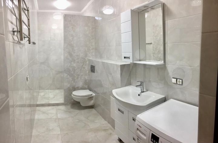 2-к. квартира, 65 м², 1/13 эт.