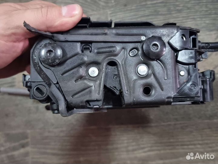 Замок двери volkswagen polo 6 liftback