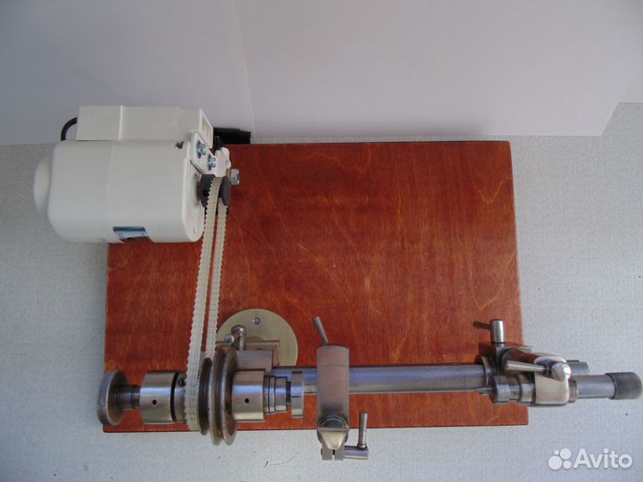 Часовой токарный станок