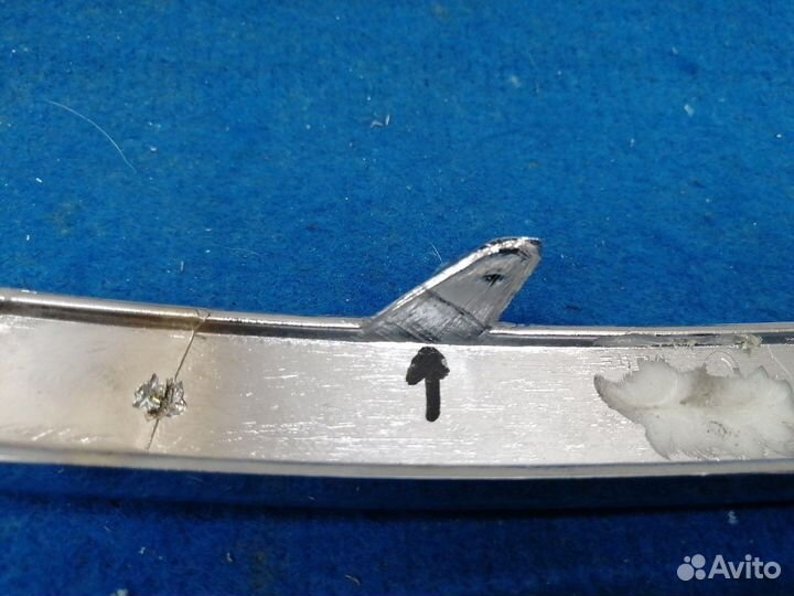 Молдинг переднего бампера правый 86582-3U000 Kia