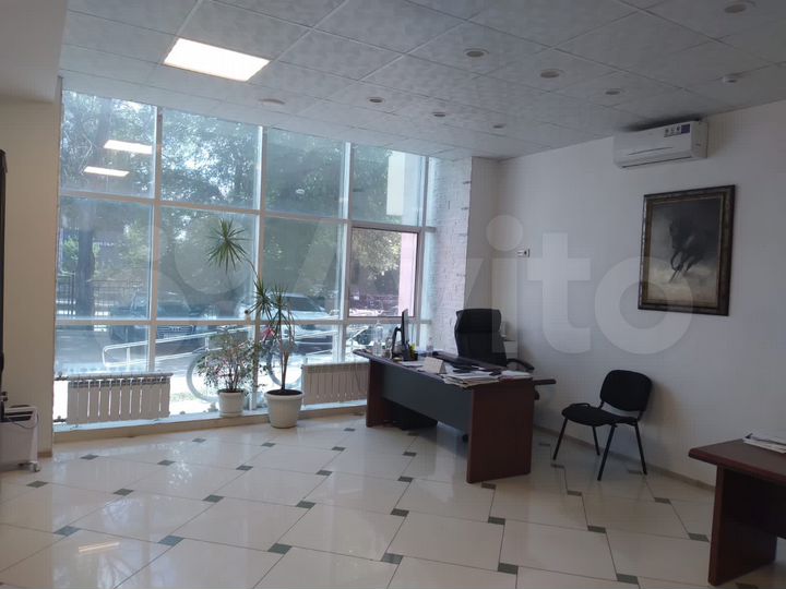 Продам Офис на первом этаже 100 м²