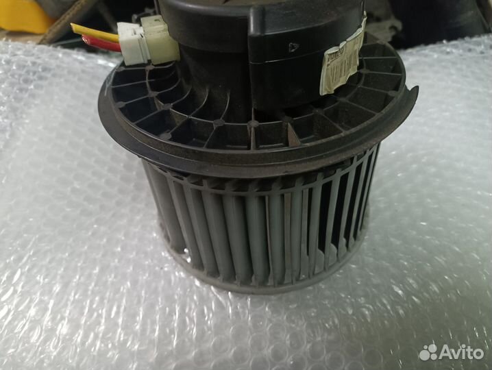 Моторчик печки Nissan Tiida C11
