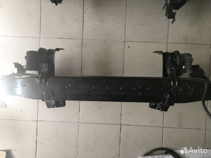 Усилитель бампера Mercedes W220