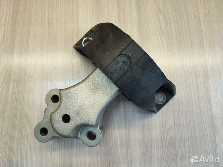 Опора двигателя правая Renault Logan 2