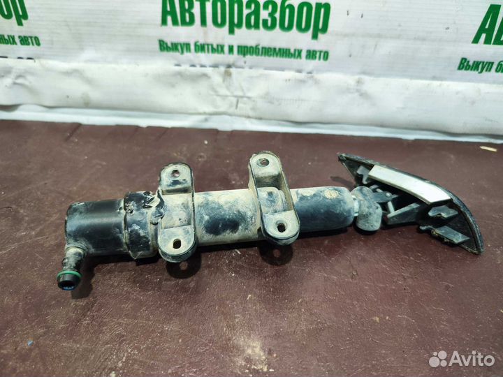 Форсунка омывателя фар правая Skoda Superb 2