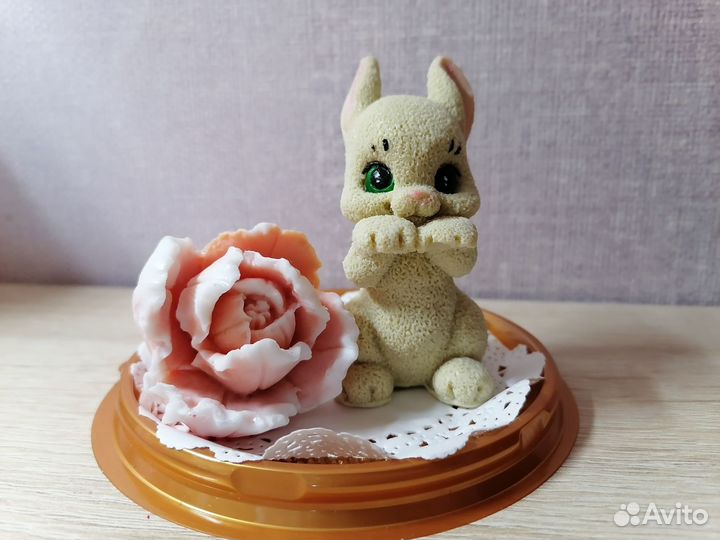 Зайка с цветком - мыло