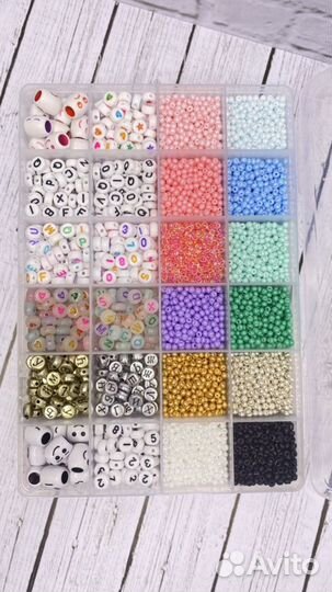 Набор бисера и аксессуаров для рукоделия