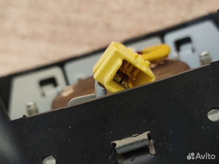 Подушка безопасности в руль Mitsubishi Lancer 9