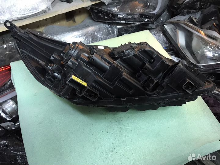 Фара левая Kia Sorento 3 галоген