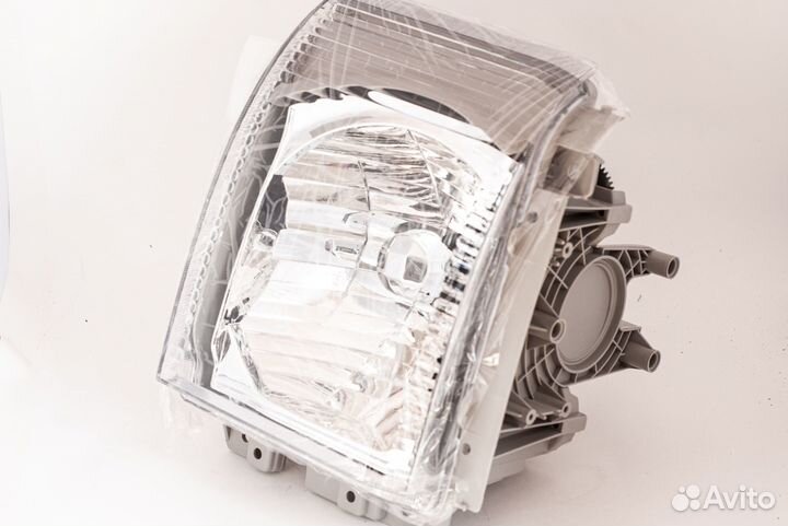 Фара левая с электрокорректором Isuzu NLR85/NMR85