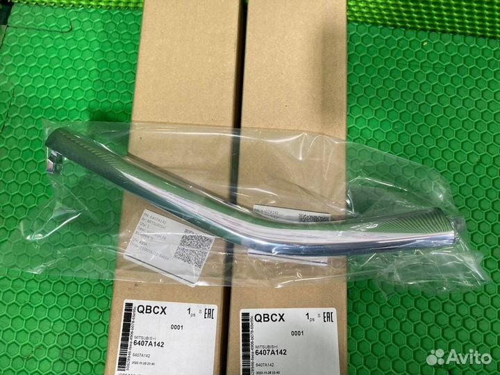 Накладка бампера передняя правая Mitsubishi