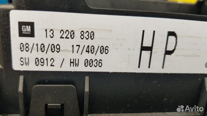 Блок предохранителей Opel Astra H GTC 2009