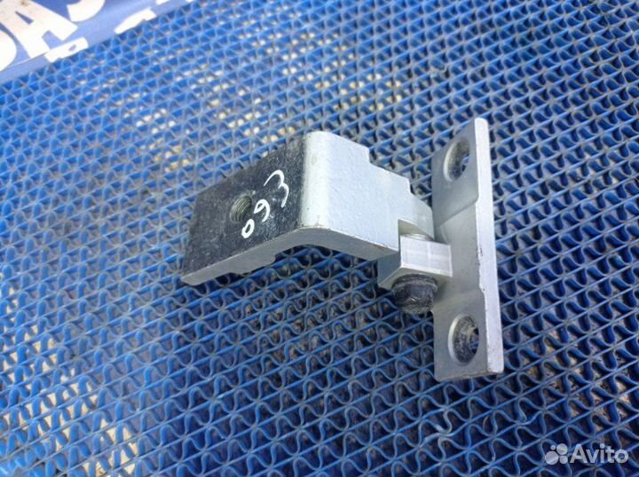 Петля двери Bmw E60 седан 2005