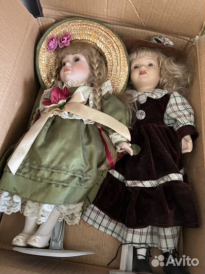 Кукла фарфоровая