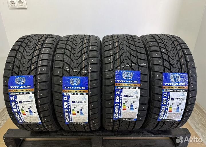 Tri Ace Snow White II 225/40 R18 37H