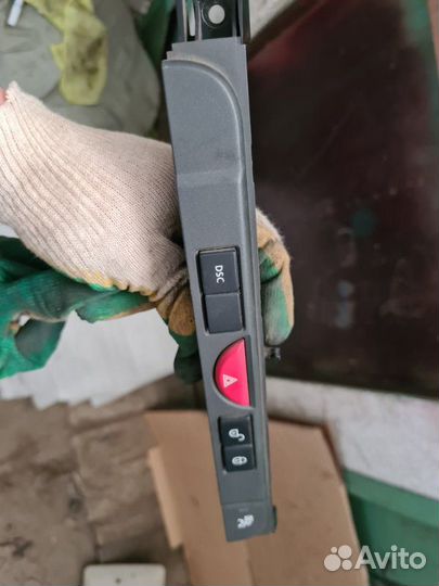 Кнопка аварийной сигнализации Land Rover Discovery