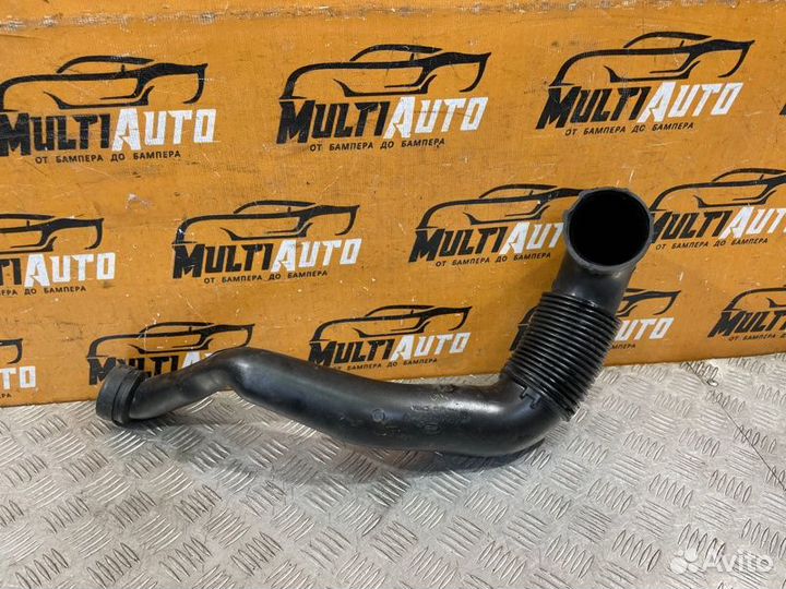 Патрубок воздушного фильтра правый Land Rover