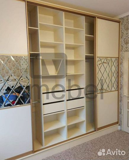 Шкаф купе с зеркалом