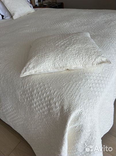 Zara home покрывало с рельефным дамасским узором