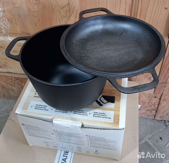 Чугунная кастрюля с крышкой сковородкой. 3л