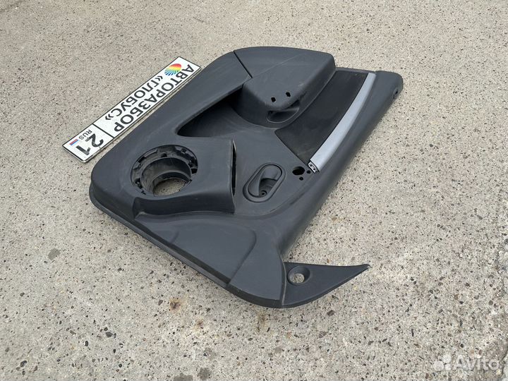 Обшивка двери передняя левая Renault Duster