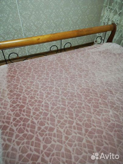 Кровать двуспальная
