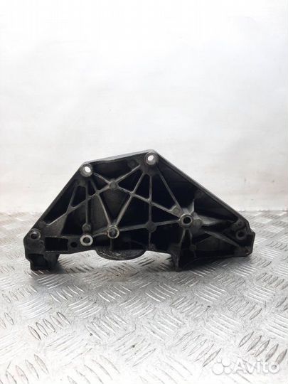 Кронштейн генератора Ford Mondeo 2.0 qxba 2008