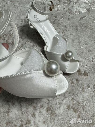 Босоножки новые 38 размера