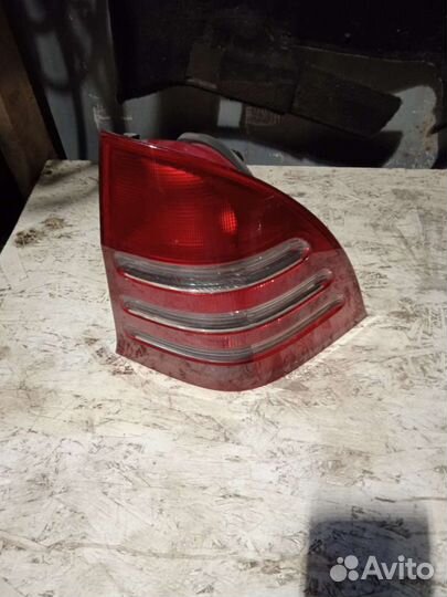Задний правый фонарь Mercedes Benz W203 универсал