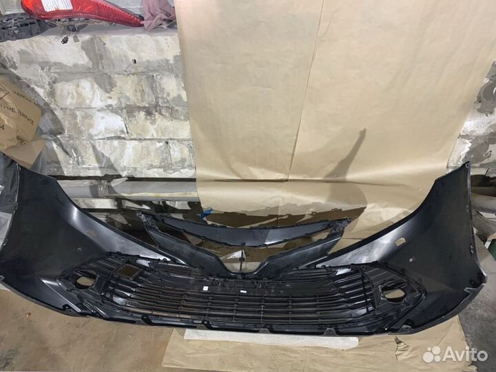 Бампер передний Toyota Camry 70 с решеткой