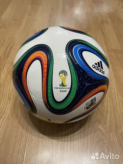 Футбольный мяч adidas brazuca size 5